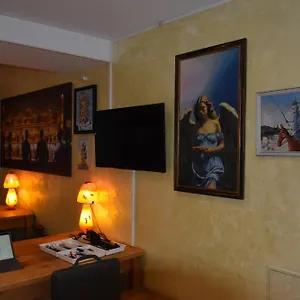 https://a-lombre-du-palais.fr-provencehotel.com